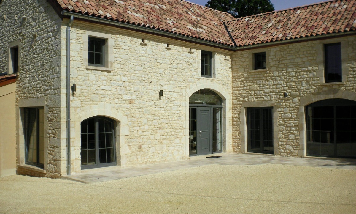 Jayac House | HOUSE WITH HEATED INDOOR POOL