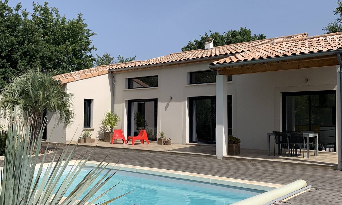 Grignan Villa | House with heated pool in Grignan