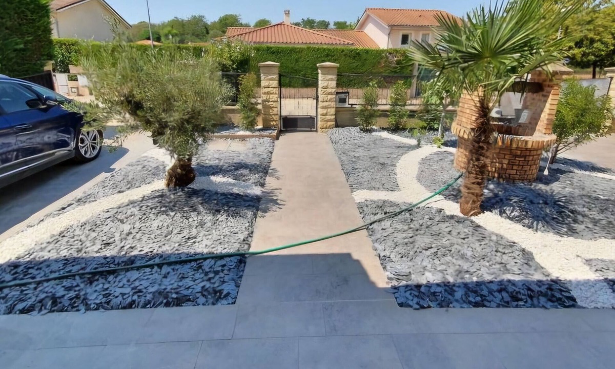 Jonage Bed & Breakfast | House with heated pool