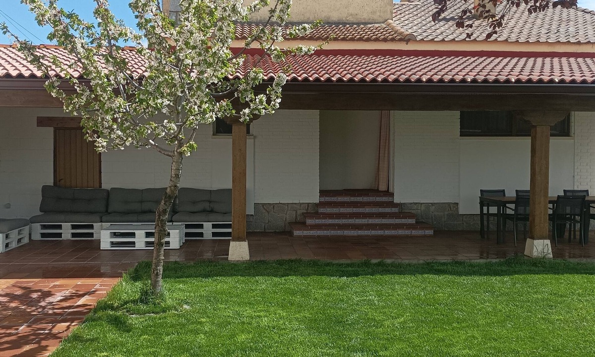 Samboal Cottage | House with large garden and fireplace, ideal for families, pet friendly.
