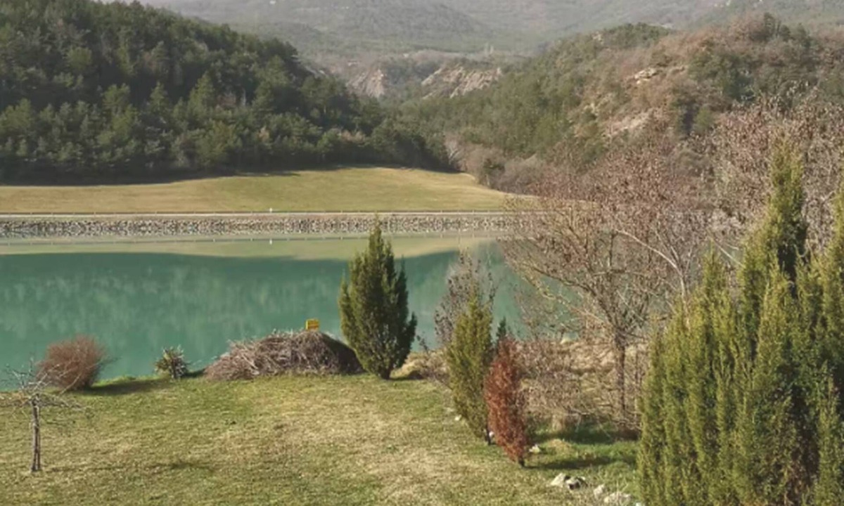 Serres House | House with lake and mountain views close to nautical complex ideal for families