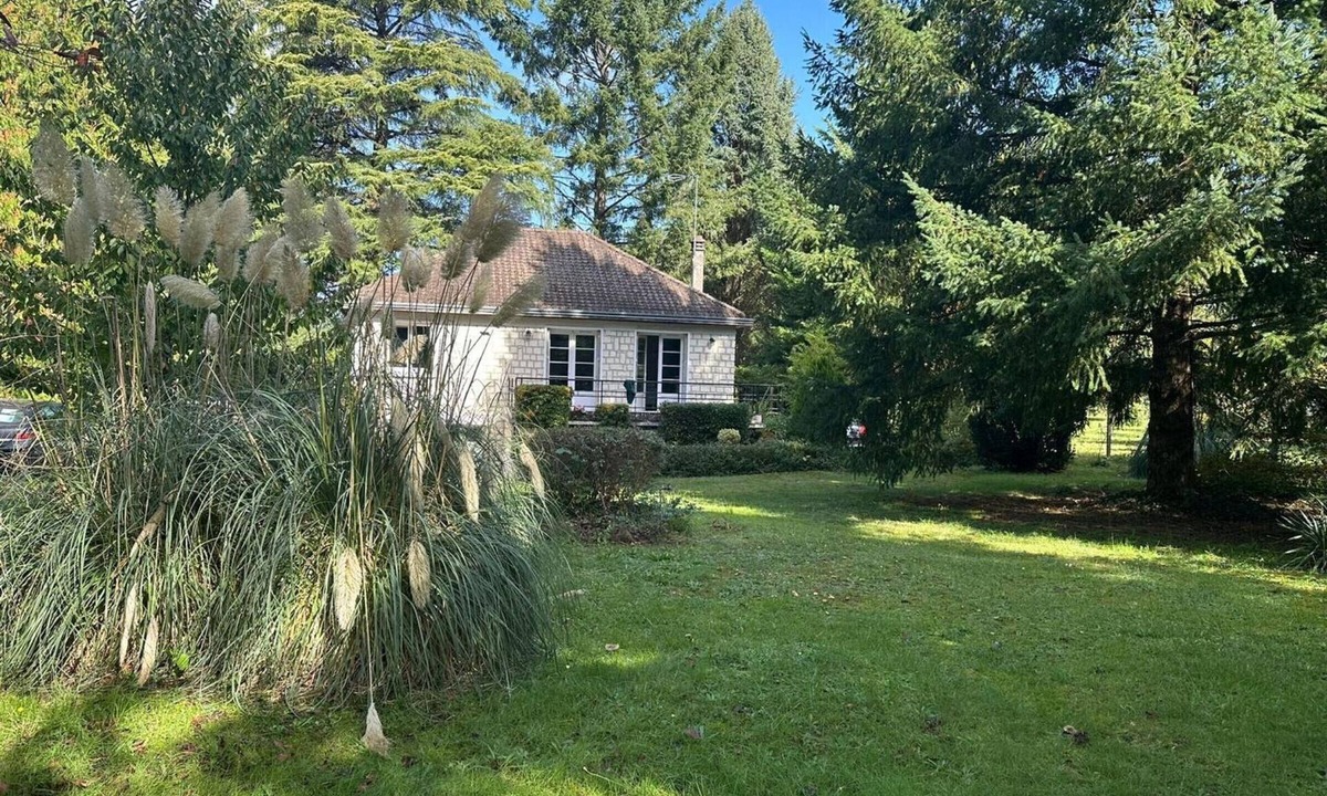 Meusnes Cottage | House with large garden and WIFI