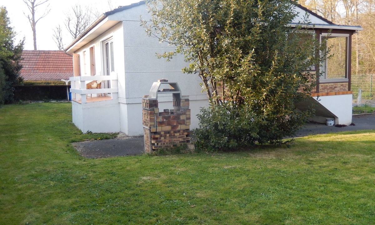 Benouville House | House with large plot, very quiet area near beaches