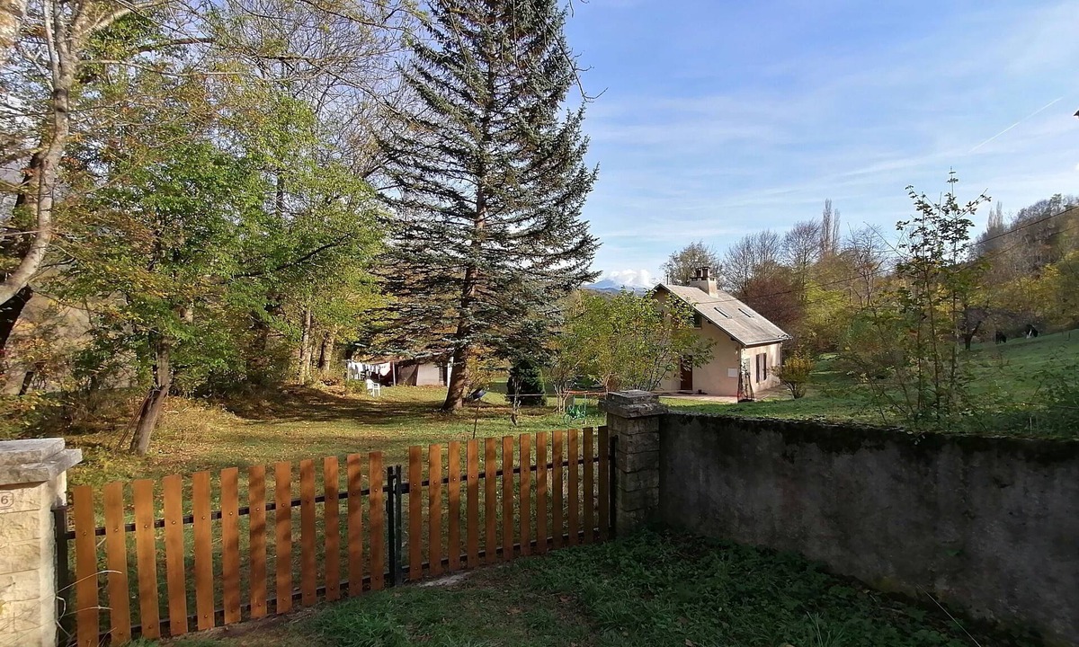 Aubessagne House | House with large plot and mountain views