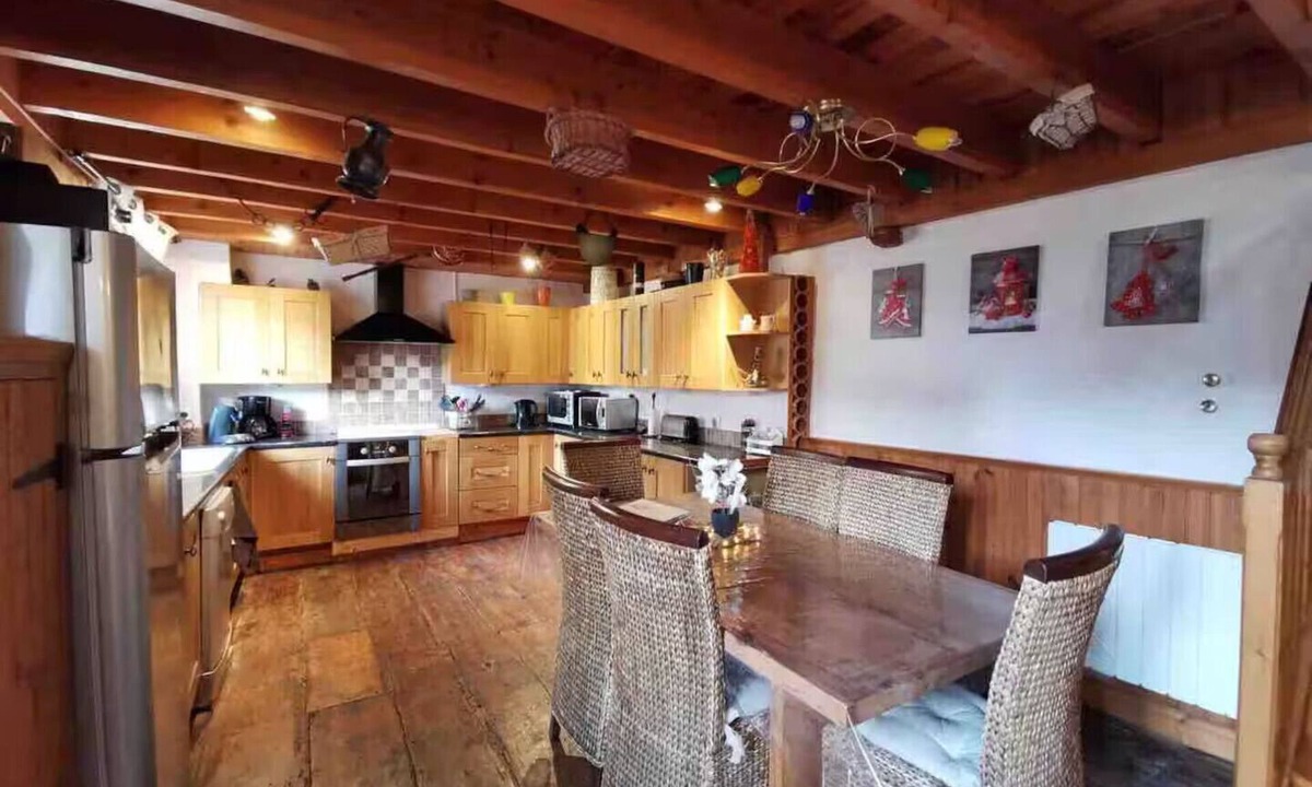 Olette House | House with lots of character. Close to nature and shops.