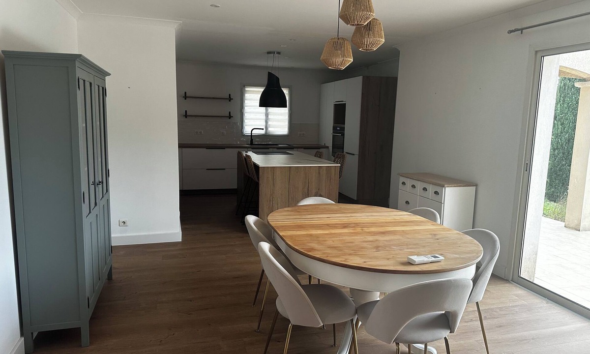 Mus House | House with outdoor space and pool