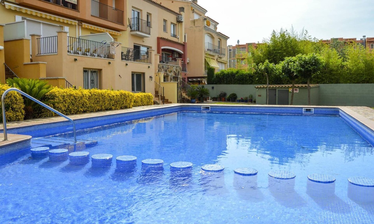 Empuriabrava House | House with pool 100 m from the beach