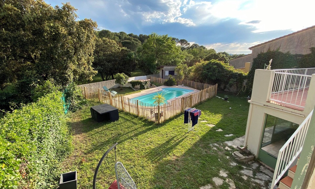 Saint-Aunes House | House with pool and park view