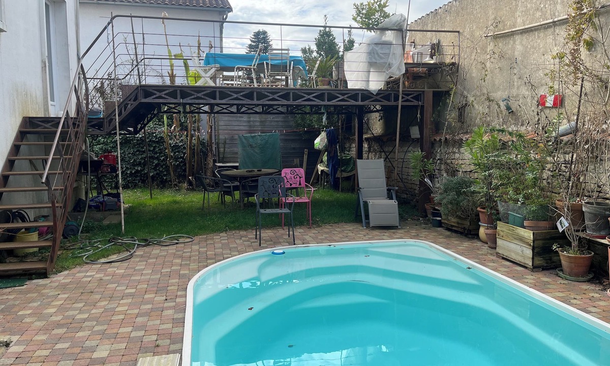 Centre Ville Bed & Breakfast | House with pool