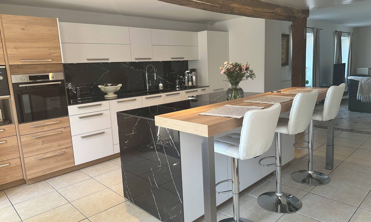 Poigny la Foret Bed & Breakfast | House with pool in the Chevreuse valley