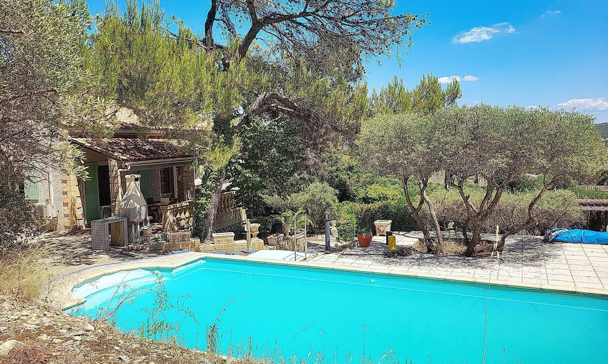 Aramon House | House with pool in the hills above Aramon