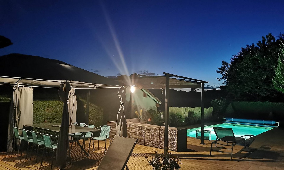 Groisy House | House with pool-large enclosed grounds-trampoline