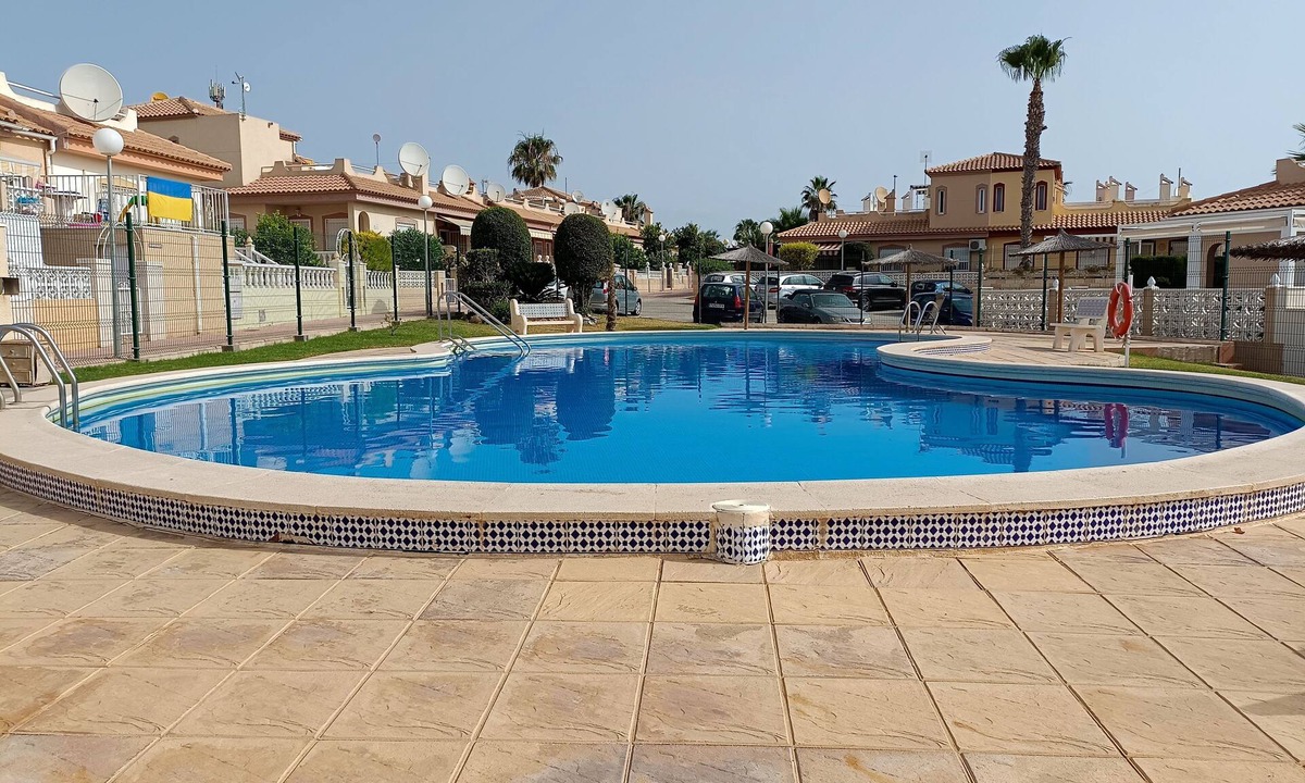 La Florida House | House with Pool, Solarium and Wifi
