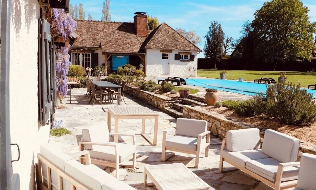 Bourdonne House | House with Pool & Tennis 50min from Paris 2ha Estate - 9 Bedrooms - Sleeps 14