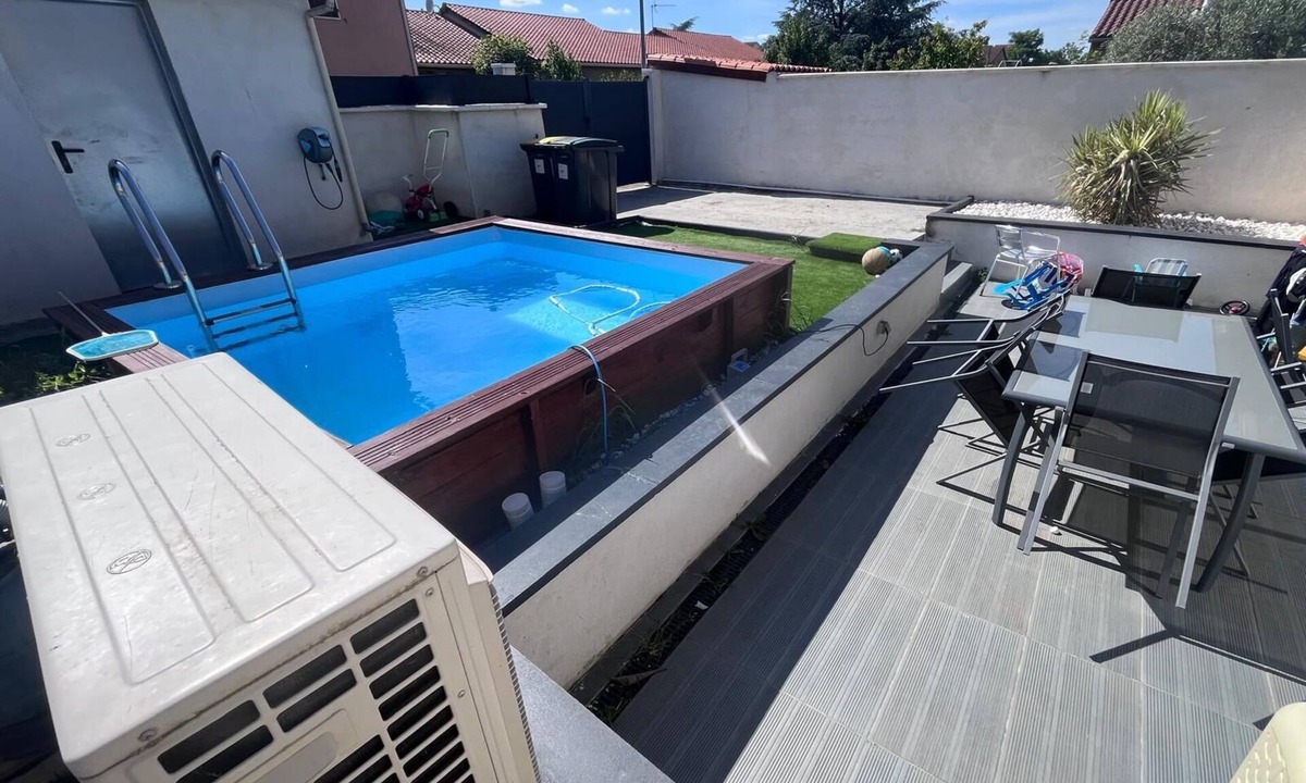 Chasse-sur-Rhone House | House with private pool - garden, parking, 2 bedrooms