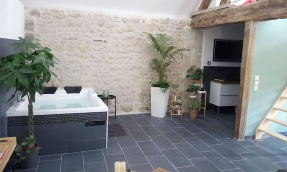 Mont-Notre-Dame Apartment | House with private Jacuzzi, cocooning, zen.