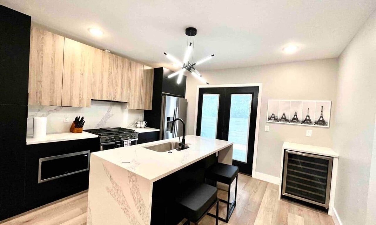 Point Breeze House | House with rooftop & backyard new construction