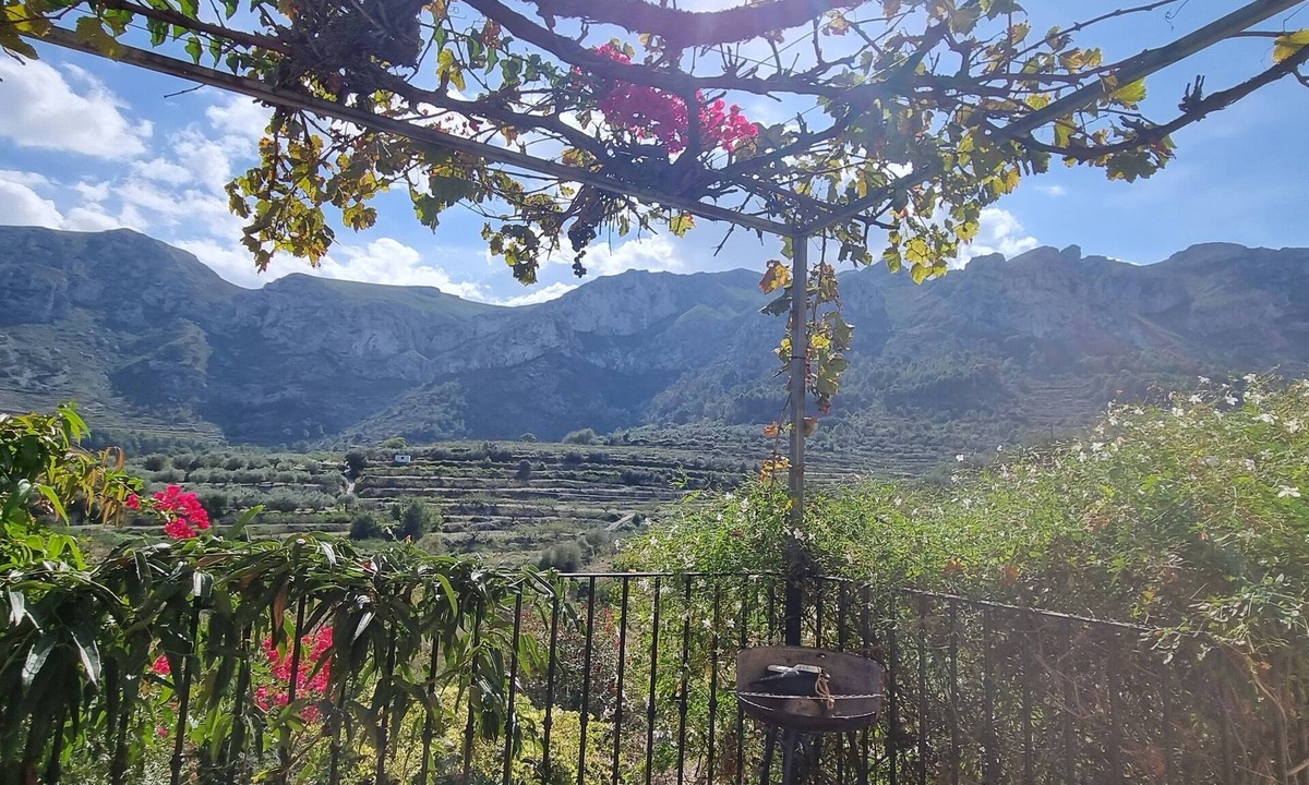 Benissili House | House with spectacular mountain views.