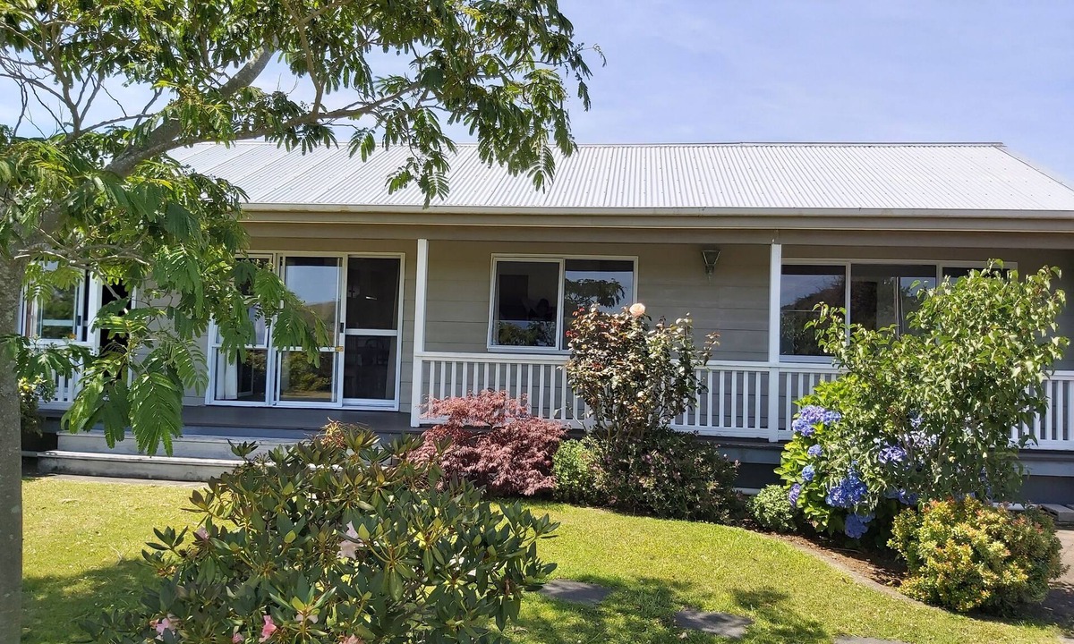 Kawhia House | House with stunning rural and sea views
