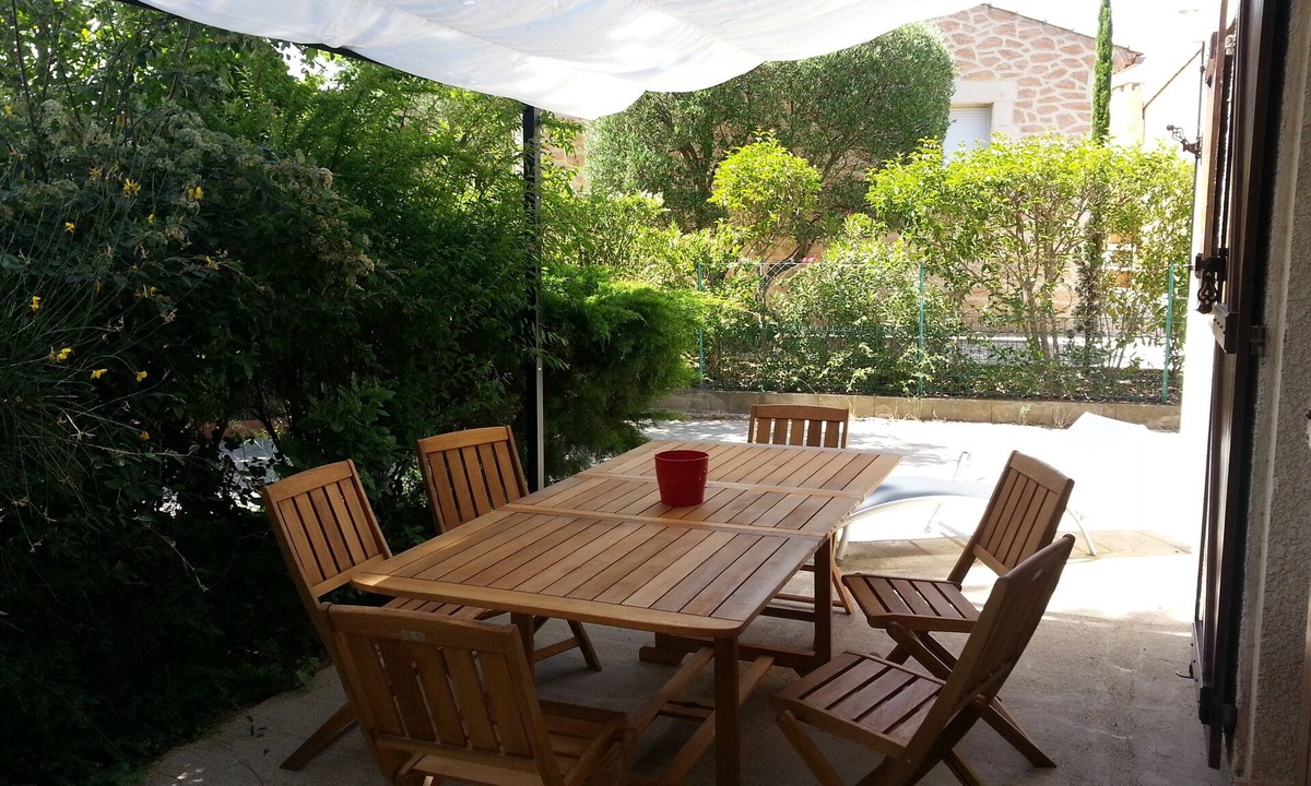 Nizas House | House with swimming pool thirty kilometers from the beach.