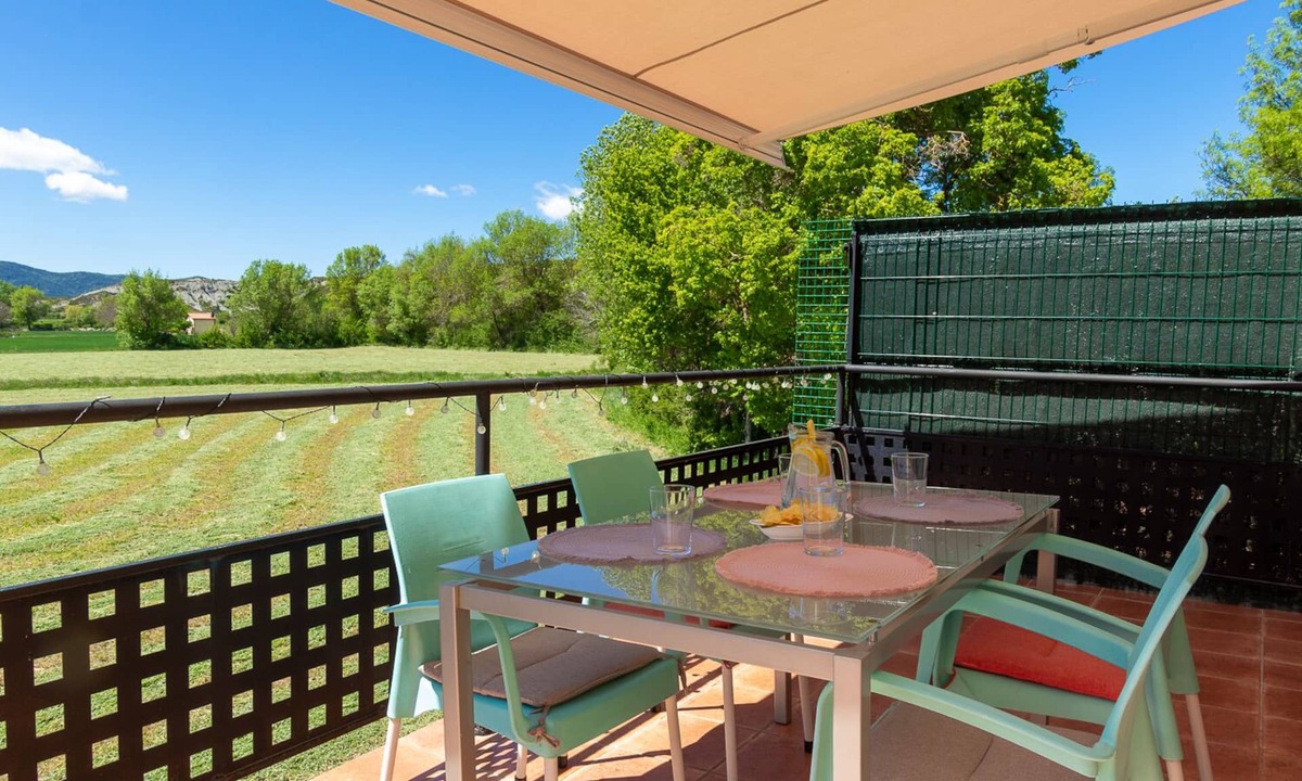 Senegue House | House with terrace in the Pyrenees. Pet friendly