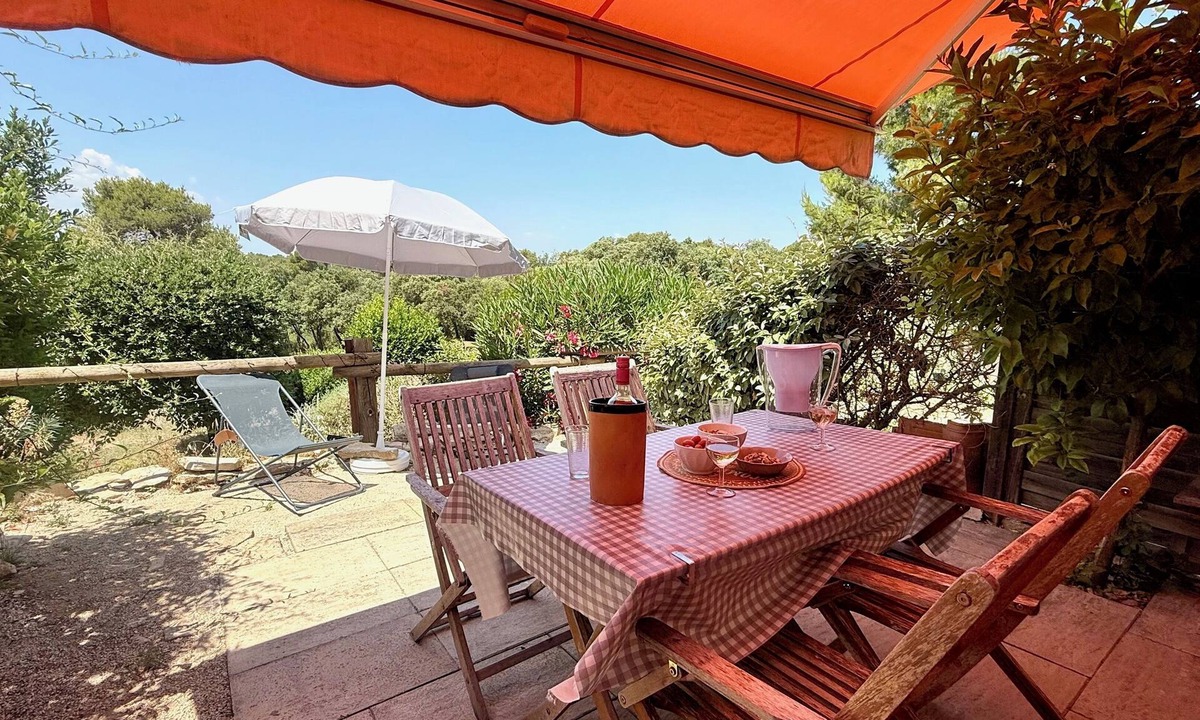 Calvisson Resort | House with terrace overlooking the forest, ideal for leisure activities and heated swimming pool