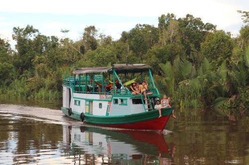 Kumai Boat Rental | houseboat kelotok bee