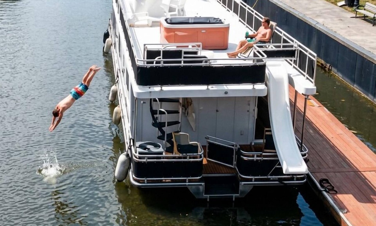 Geneva Boat Rental | Houseboat on the Erie Canal - Hot Tub, Slide, Near Seneca Lake