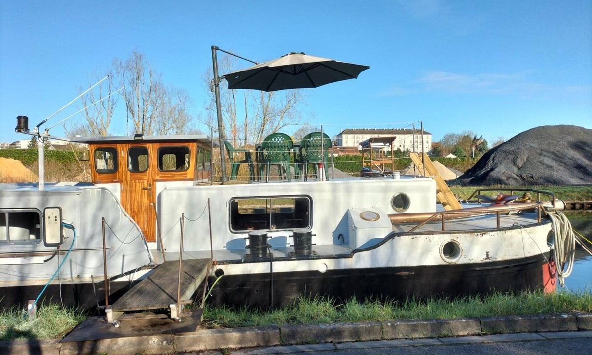 Thourotte Cottage | Houseboat with terrace on the water - 4 guests