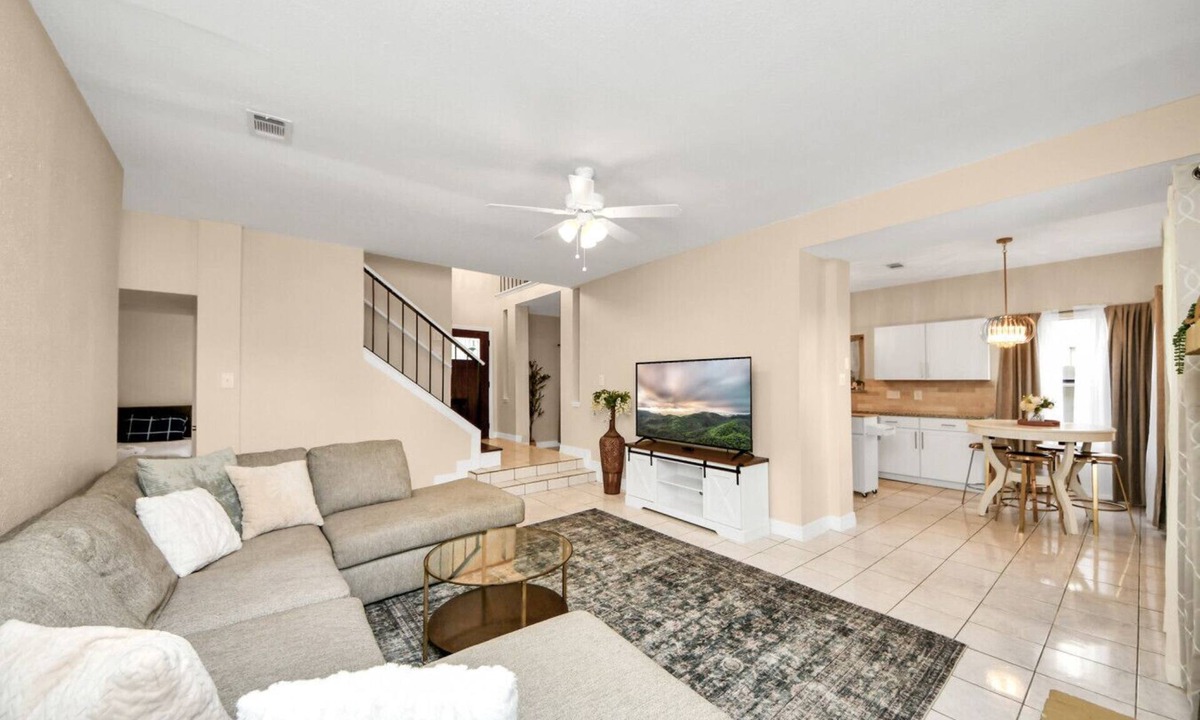 Houston House | Houston 4BR Retreat | King Bed Fast WiFi
