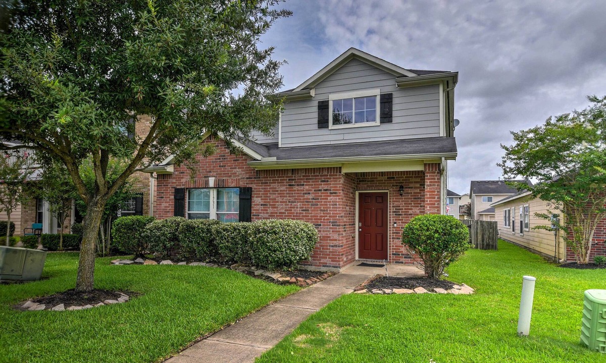 Central Southwest House | Houston Family Home w/Yard ~ 8 Mi to NRG Stadium!