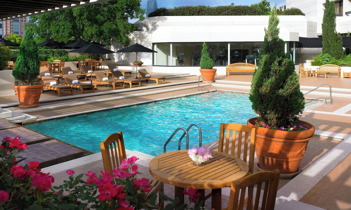 Houston Hotel | Houston Grand Hotel - River Oaks