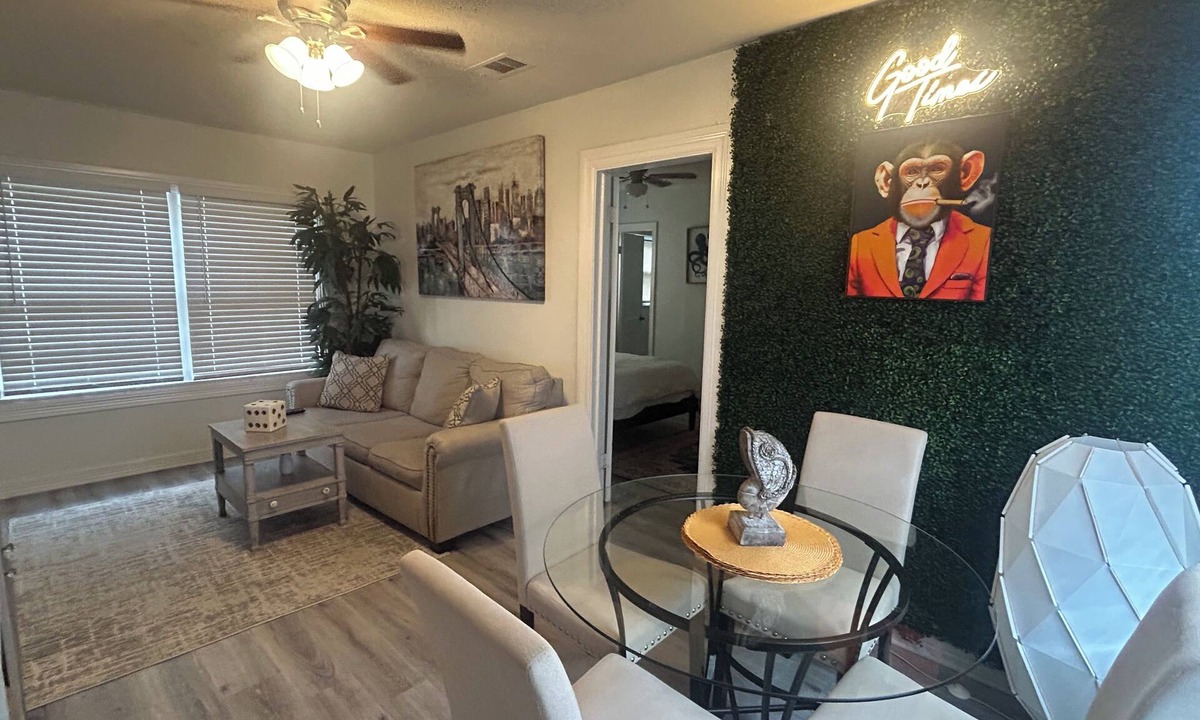 Houston Heights Cottage | Houston Heights Love Park Cottages - 2BR-2BA