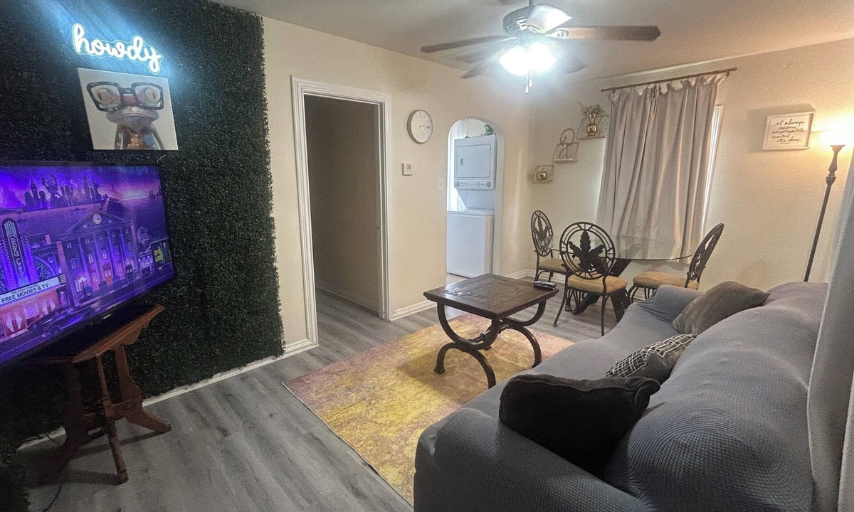 Houston Heights Cottage | Houston Heights Love Park Cottages - 2BR/1BA