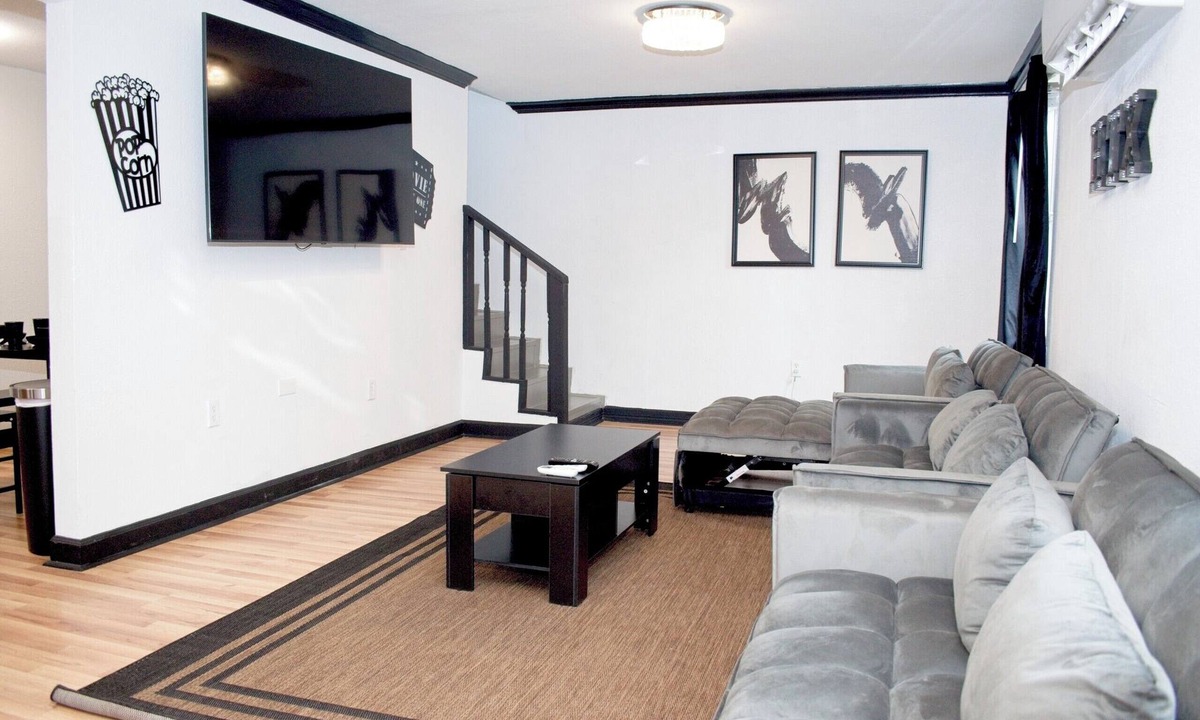 Southeast Houston Cottage | Houston Home by NRG Stadium & Downtown