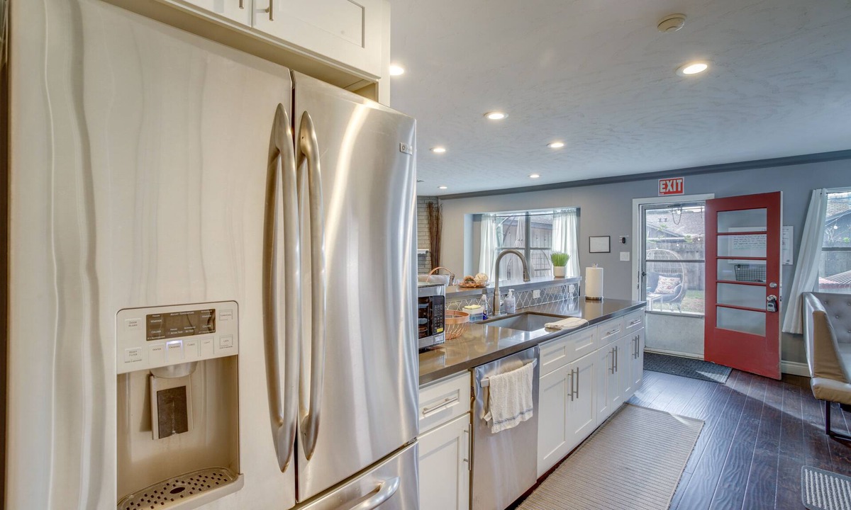 Spring Branch West House | Houston Home w/ Patio ~ 14 Mi to Downtown!