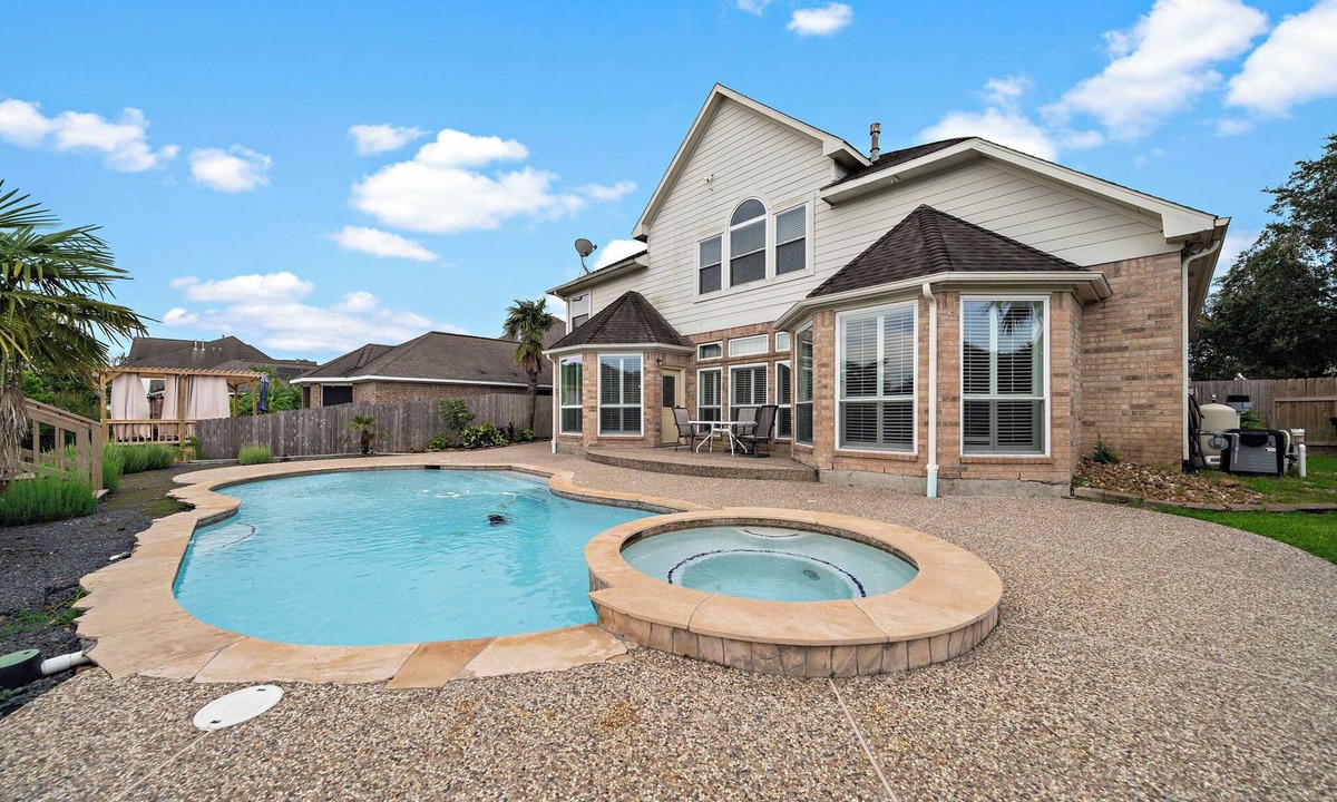 Atascocita House | Houston Lake Retreat | Pool + Lake Front + Spa