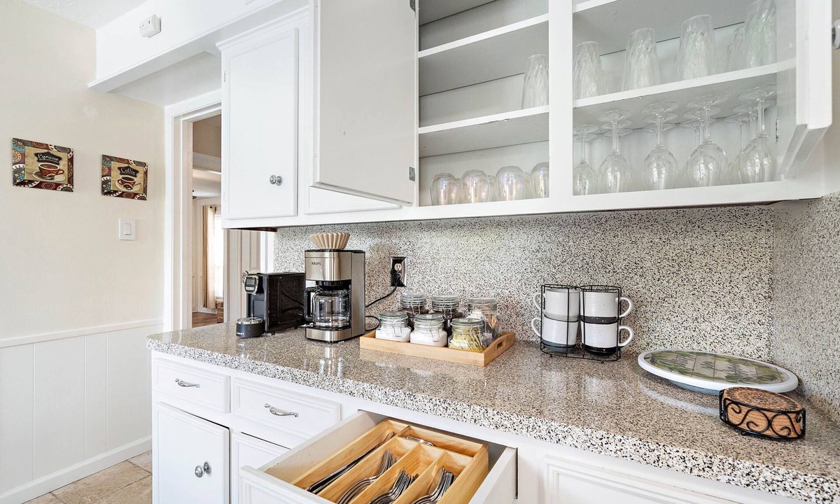 Clodine House | Houston Pool Heaven | BBQ Games | WiFi | Sleep 16