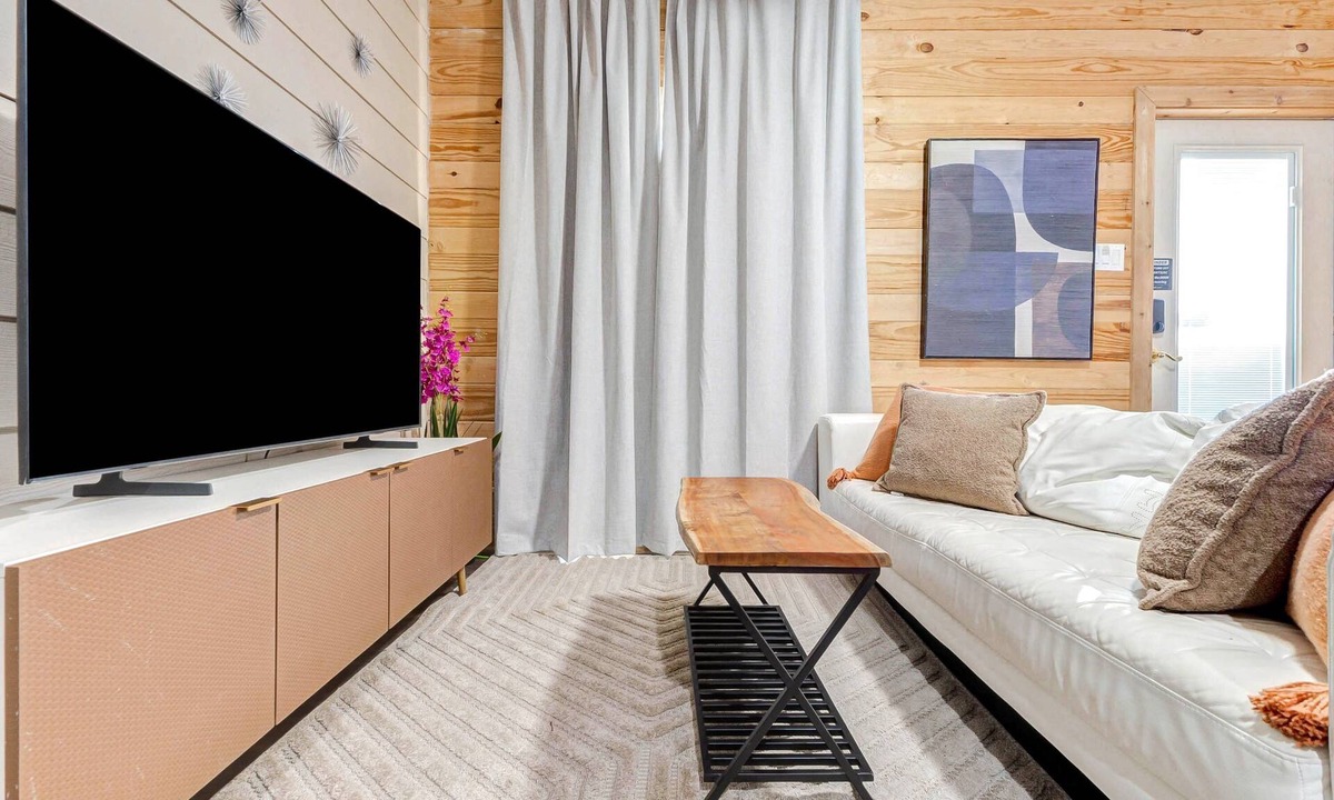 Houston Apartment | Houston Private Retreat, 17 min Downtown