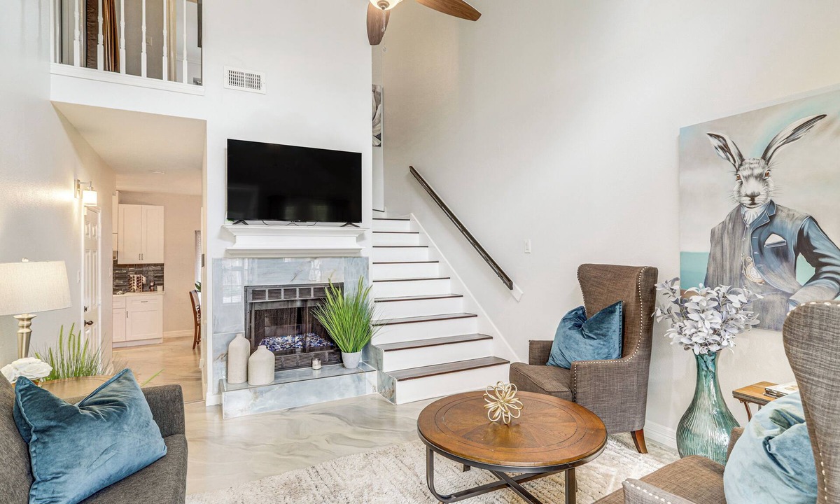 Barker House | Houston Retreat w/Smart TVs: Walk to Golf Course!