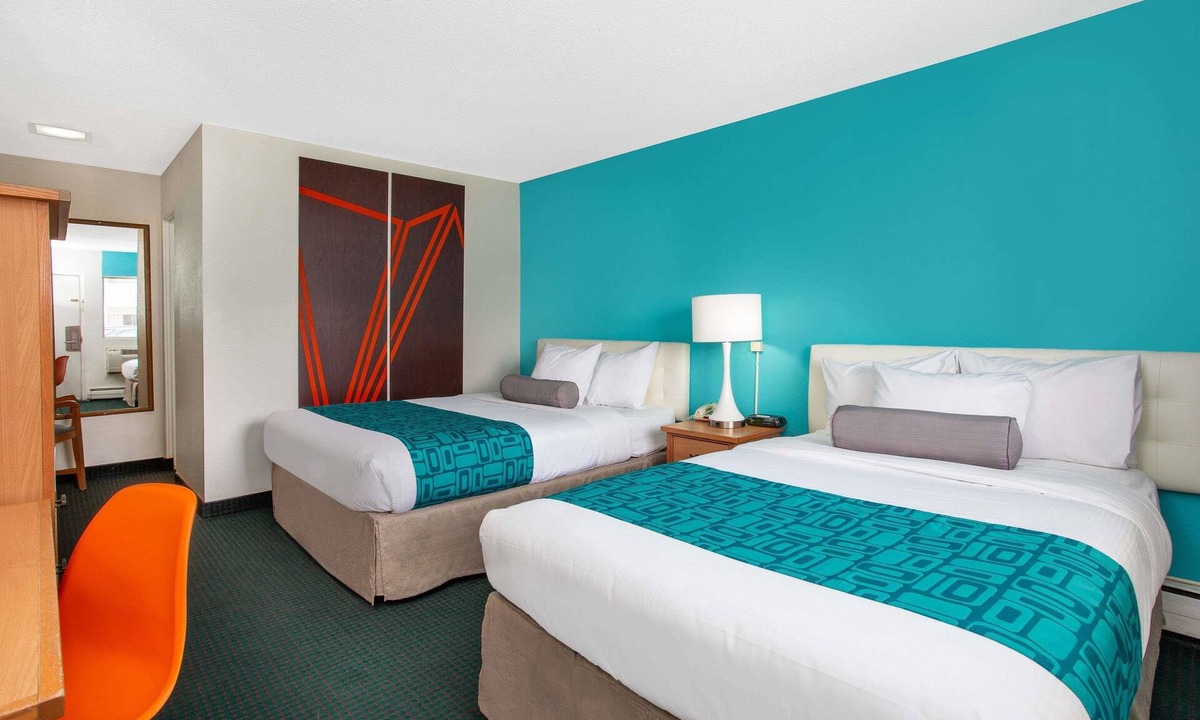 Central Colorado Springs Hotel | Howard Johnson by Wyndham Colorado Springs