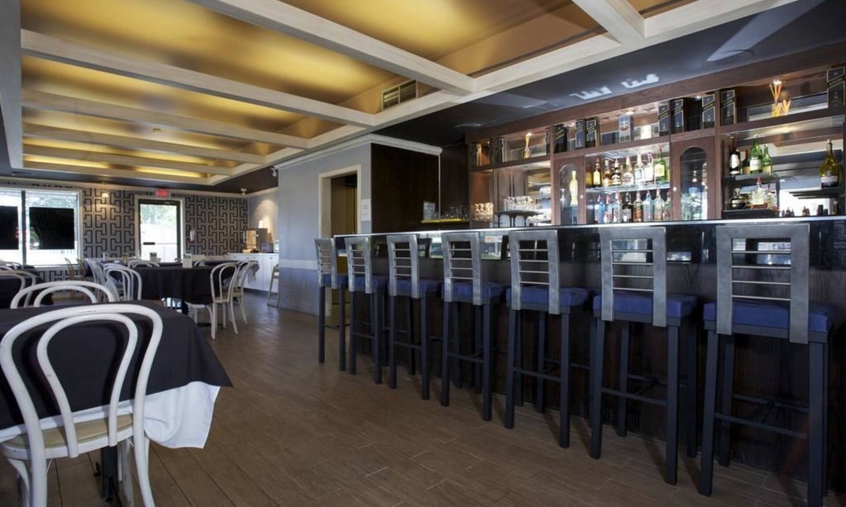 Niagara Falls Hotel | Howard Johnson by Wyndham Niagara Falls