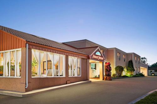 Gravenhurst Hotel | Howard Johnson by Wyndham Gravenhurst