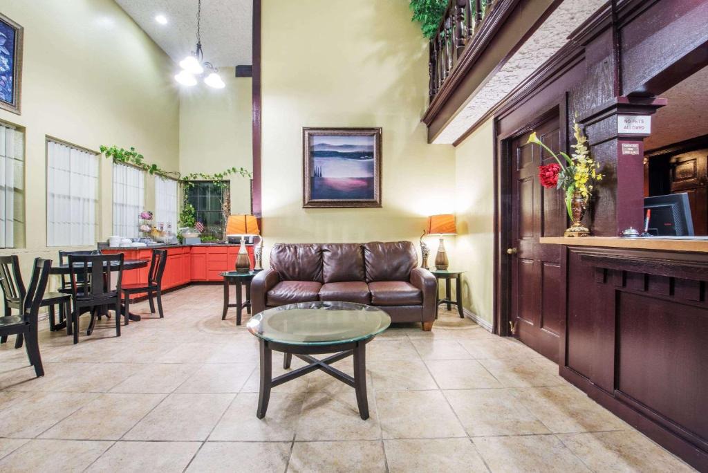San Marcos Hotel | Howard Johnson by Wyndham San Marcos