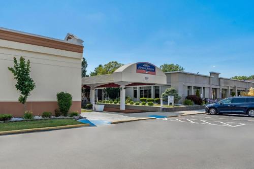 Colonie Hotel | Howard Johnson by Wyndham Albany