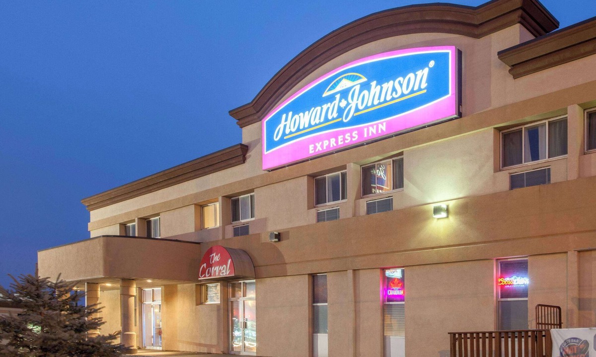 Winnipeg Hotel | Howard Johnson by Wyndham Winnipeg West