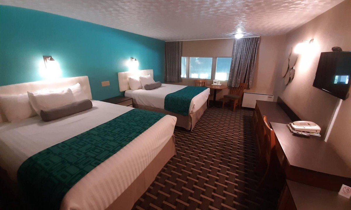 Woodstock Hotel | Howard Johnson by Wyndham Woodstock NB