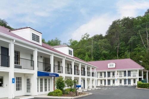Dalton Hotel | Howard Johnson by Wyndham Dalton