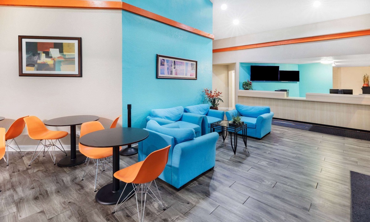 Southeast Houston Hotel | Howard Johnson by Wyndham Houston Hobby Airport