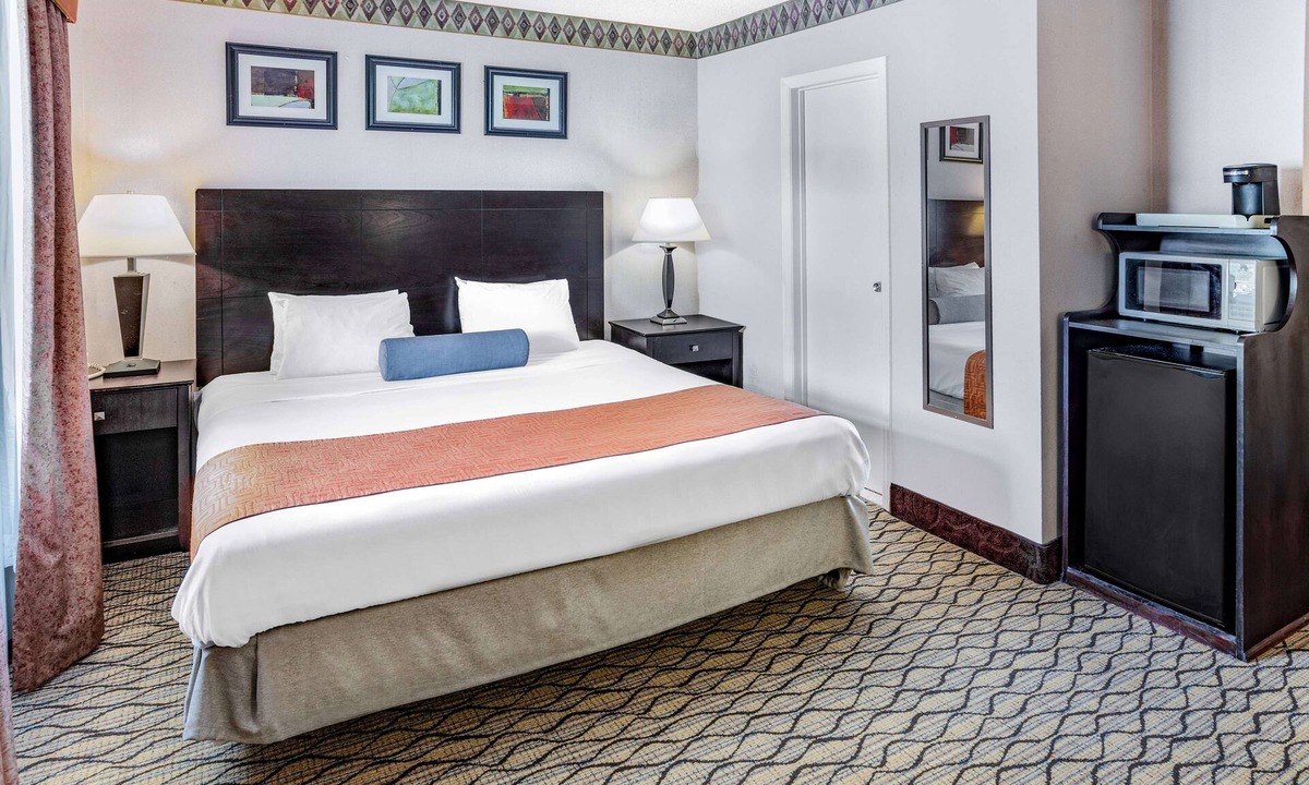 Lenox Hotel | Howard Johnson by Wyndham Lenox